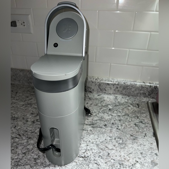 Kuerig Coffee maker - Picture 5 of 8
